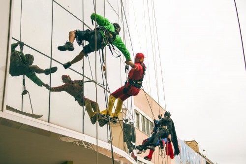 SUPEREROI ACROBATICI OSPEDALE PEDIATRICO INIZIATIVA BAMBINI 
